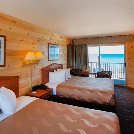 Quality Inn & Suites Mackinaw City Beachfront Экстерьер фото