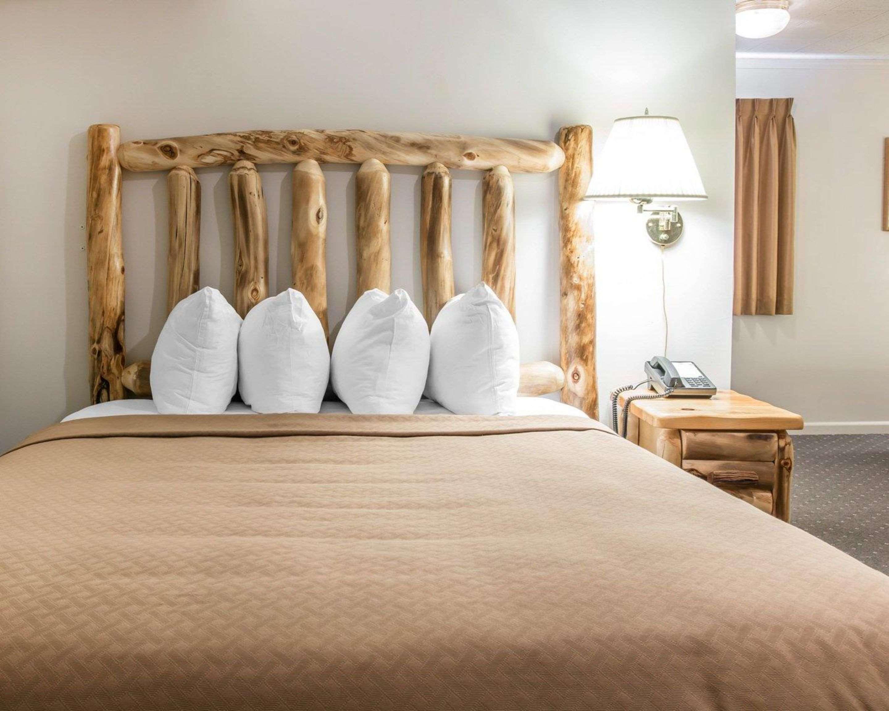 Quality Inn & Suites Mackinaw City Beachfront Экстерьер фото