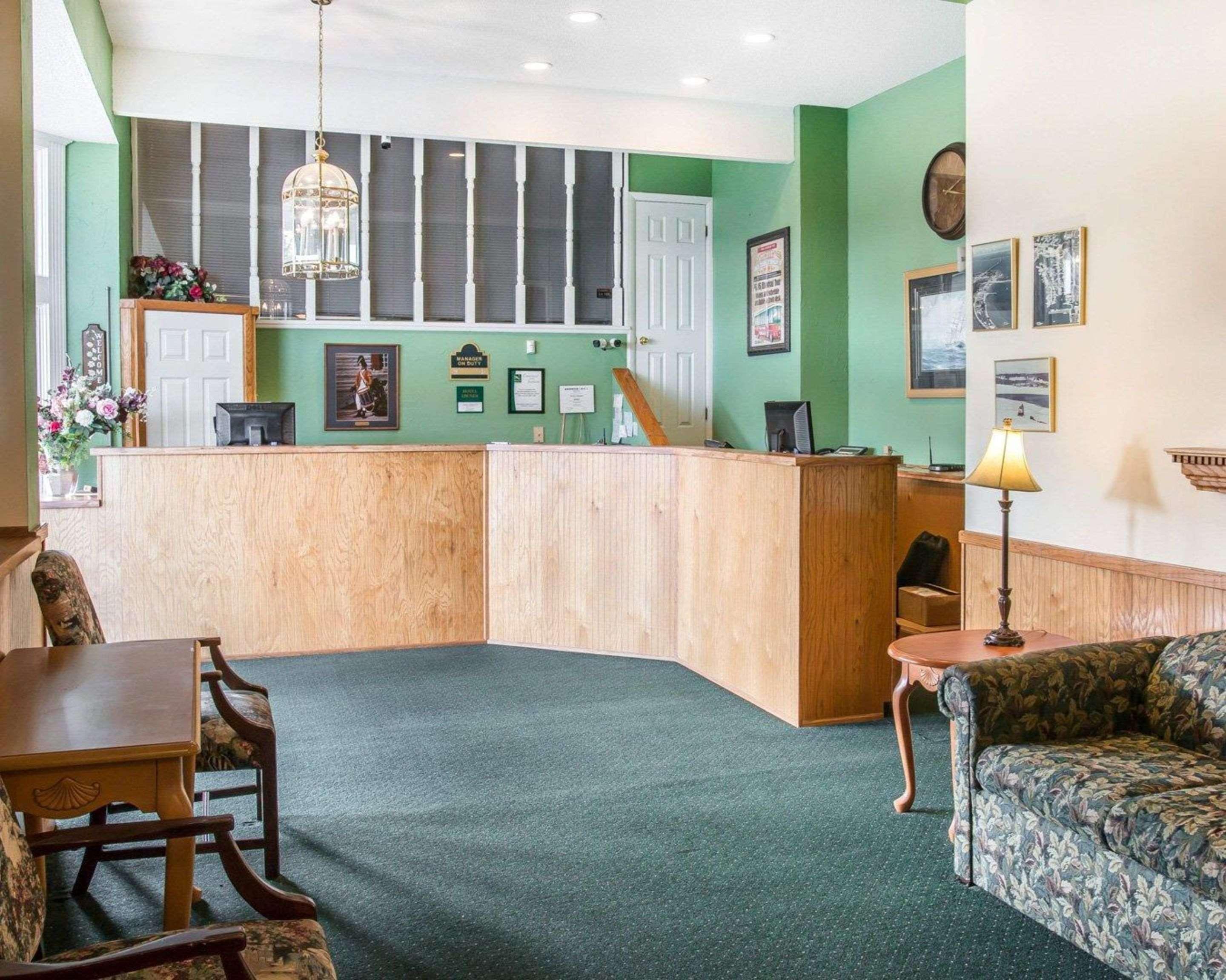 Quality Inn & Suites Mackinaw City Beachfront Экстерьер фото