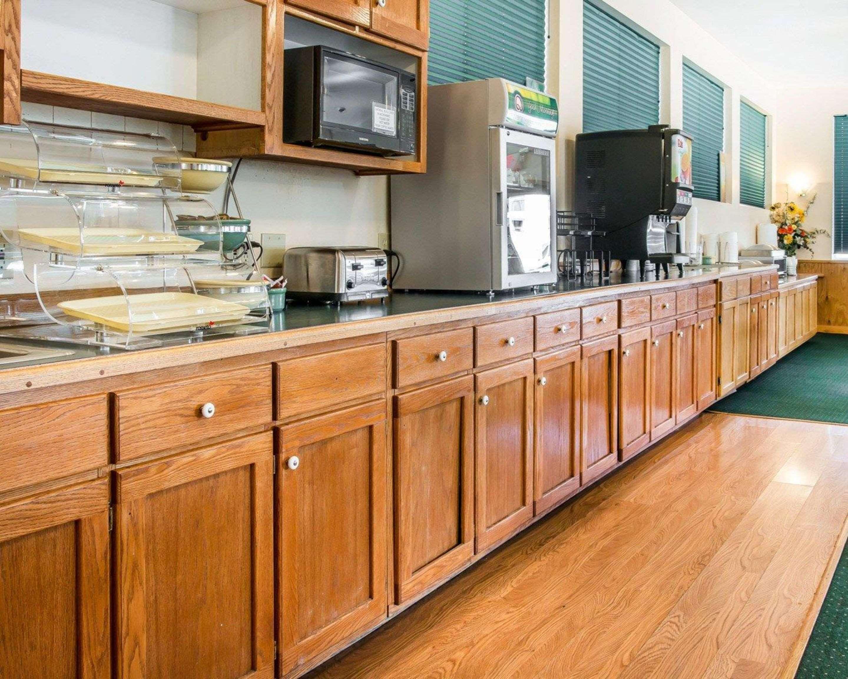Quality Inn & Suites Mackinaw City Beachfront Экстерьер фото