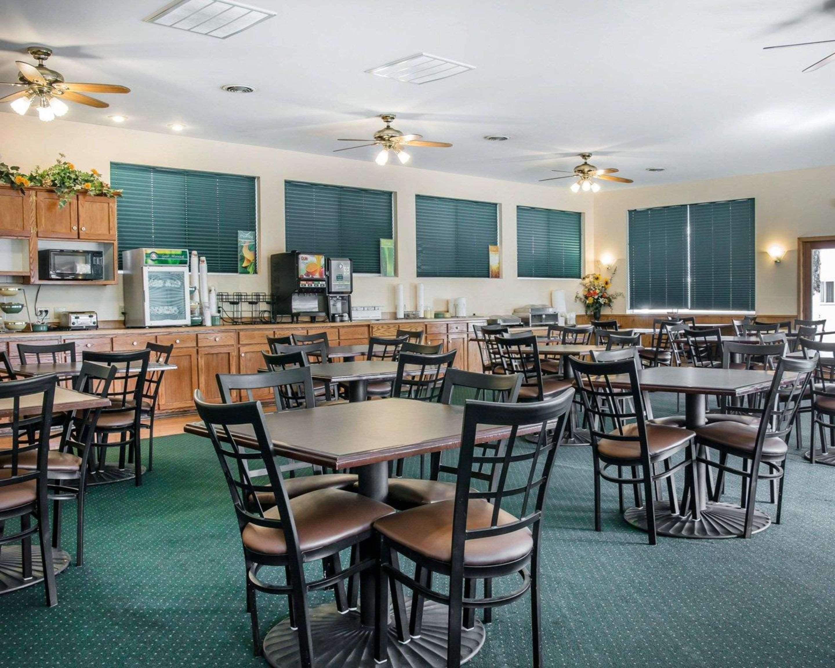 Quality Inn & Suites Mackinaw City Beachfront Экстерьер фото