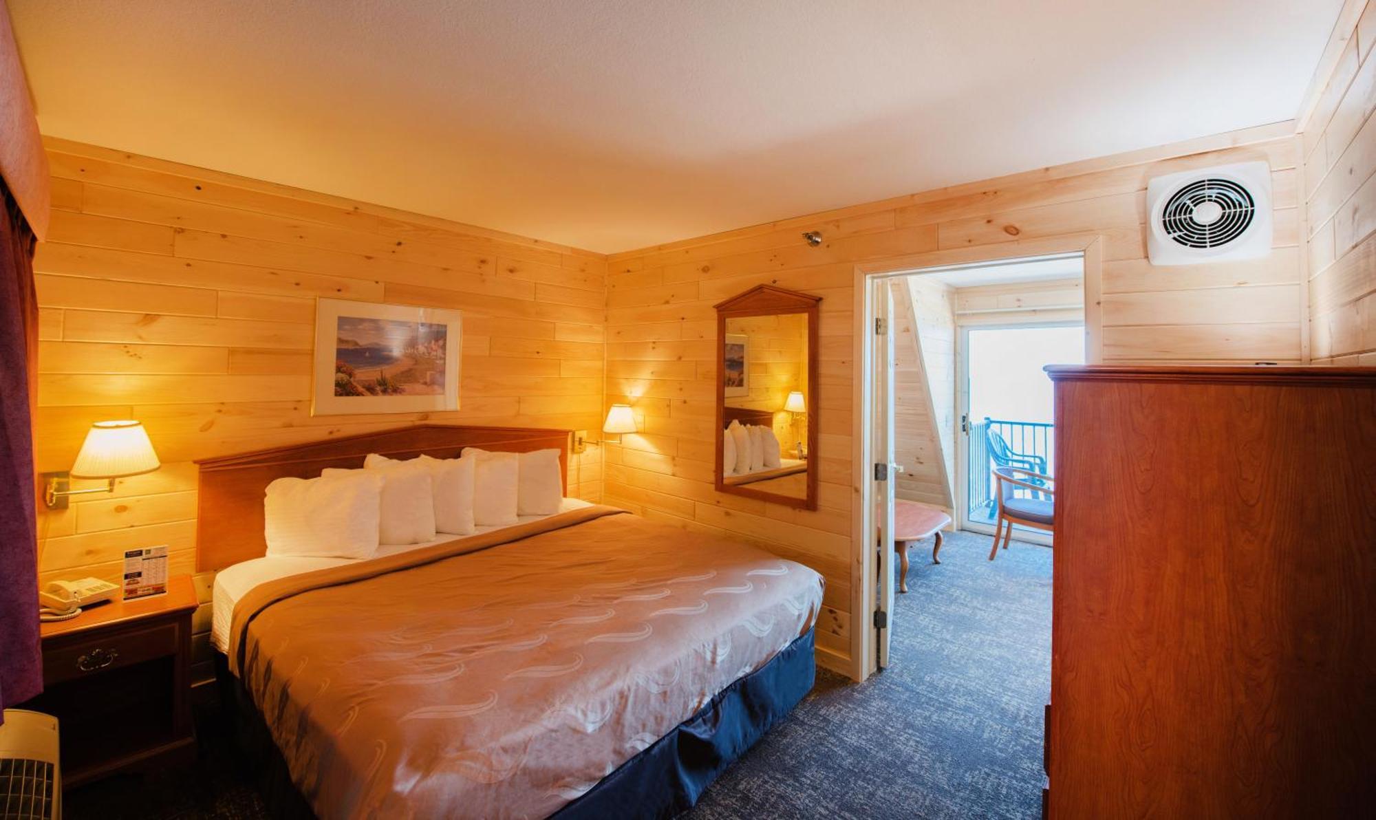 Quality Inn & Suites Mackinaw City Beachfront Экстерьер фото