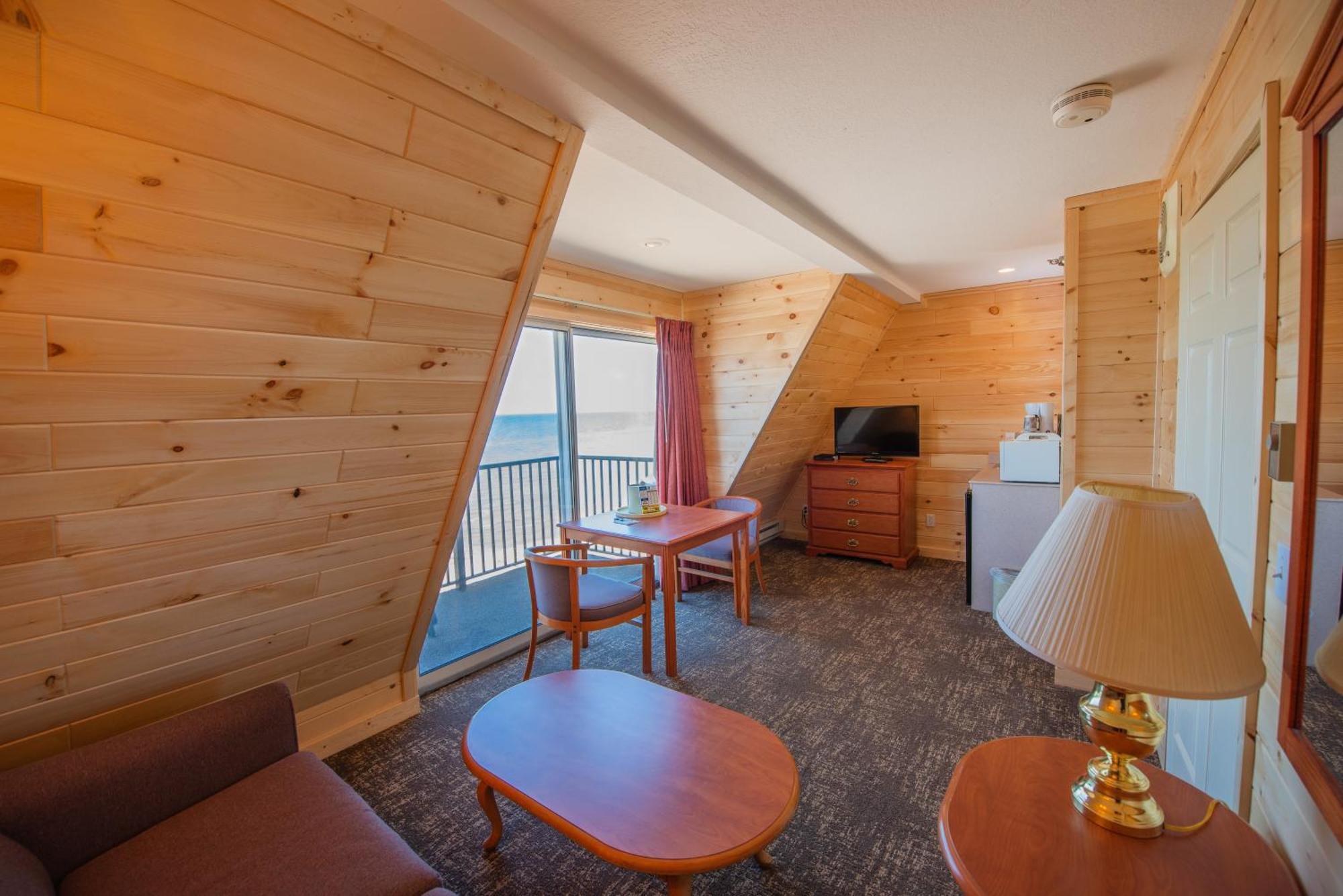 Quality Inn & Suites Mackinaw City Beachfront Экстерьер фото