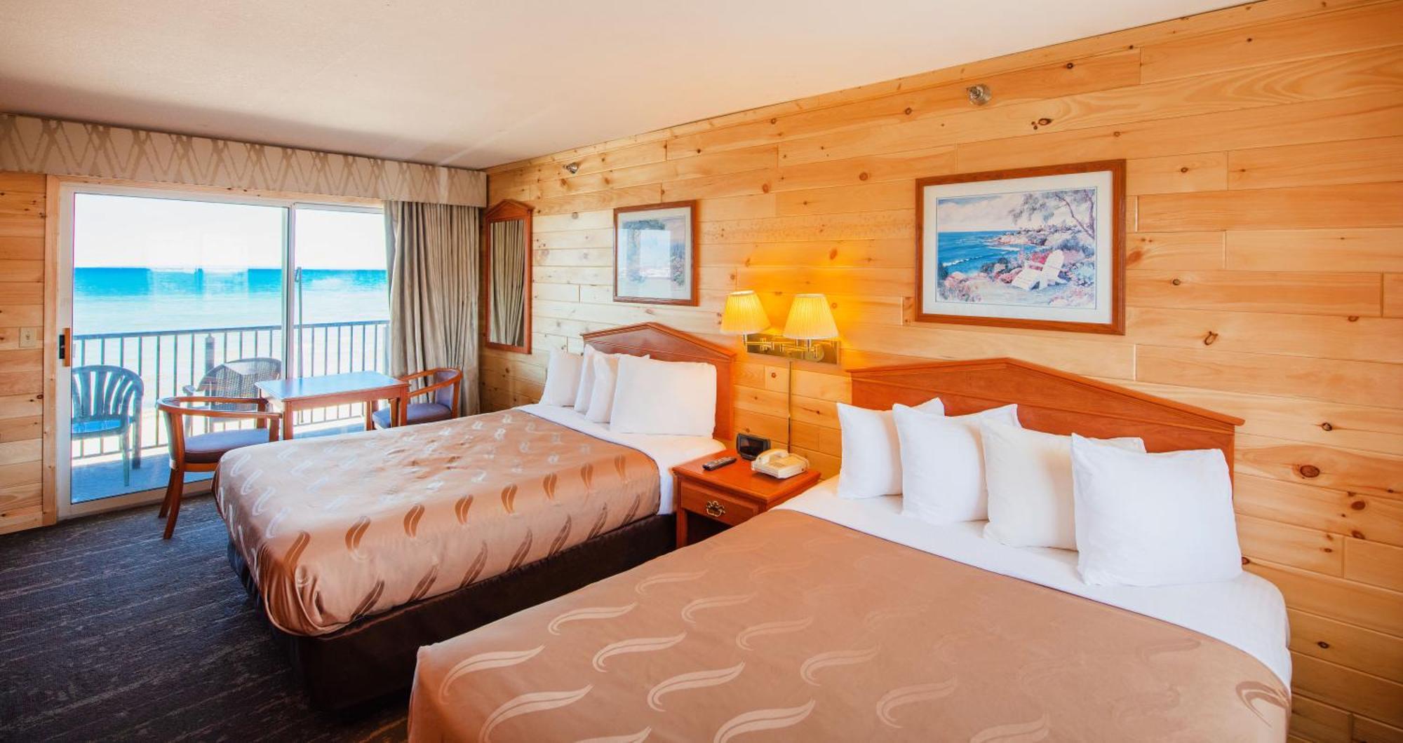 Quality Inn & Suites Mackinaw City Beachfront Экстерьер фото