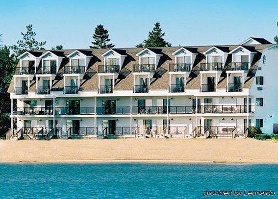 Quality Inn & Suites Mackinaw City Beachfront Экстерьер фото